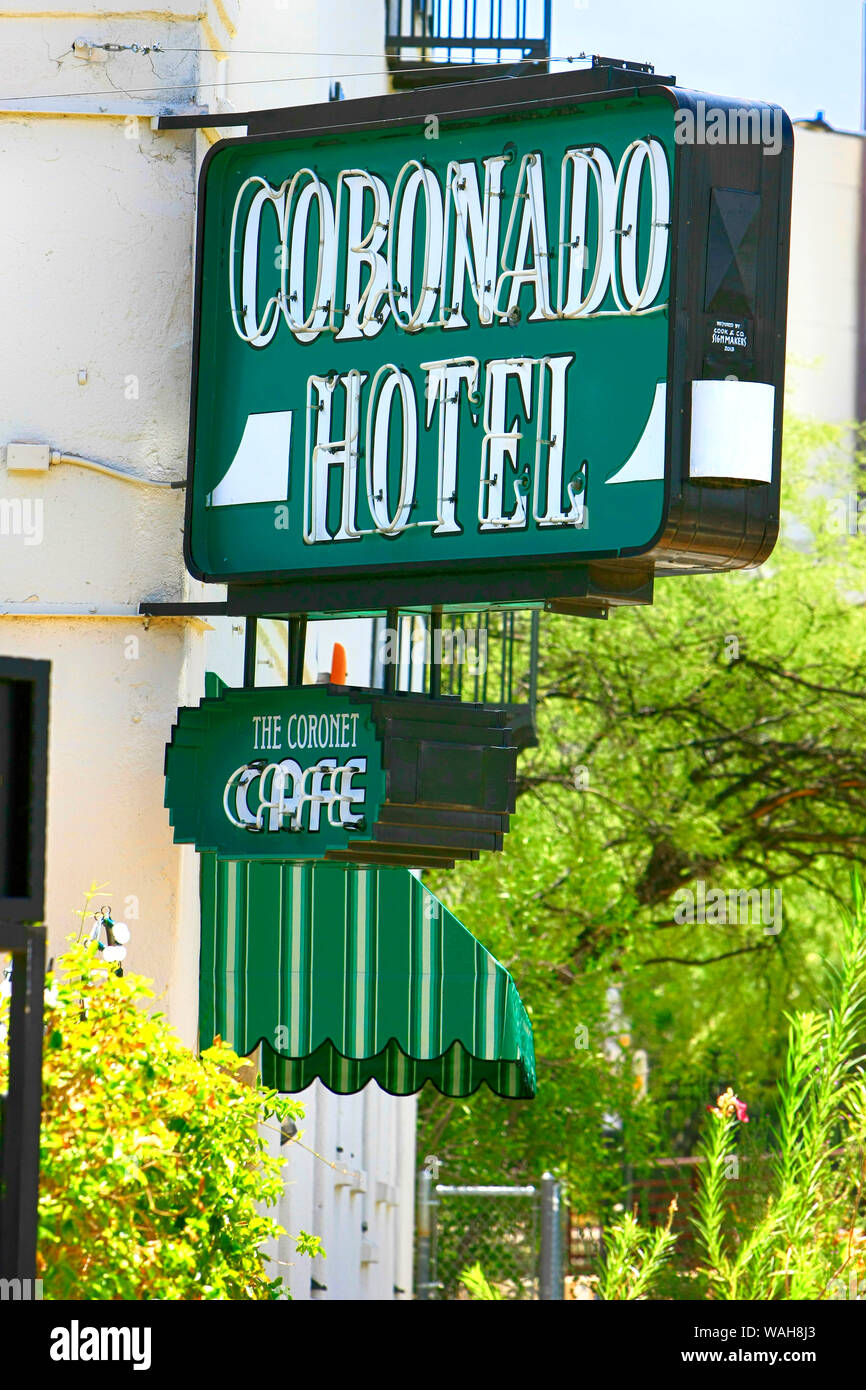 Coronado Hotel in Grün und Weiß overhead Leuchtreklame in Tucson AZ Stockfoto