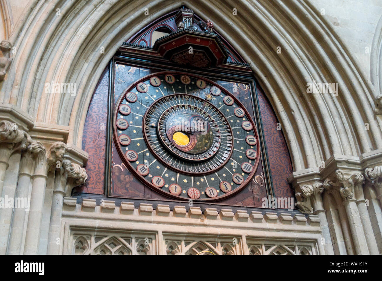 Die berühmte astronomische Uhr in der Kathedrale von Wells, Wells, Somerset, England, UK. Stockfoto