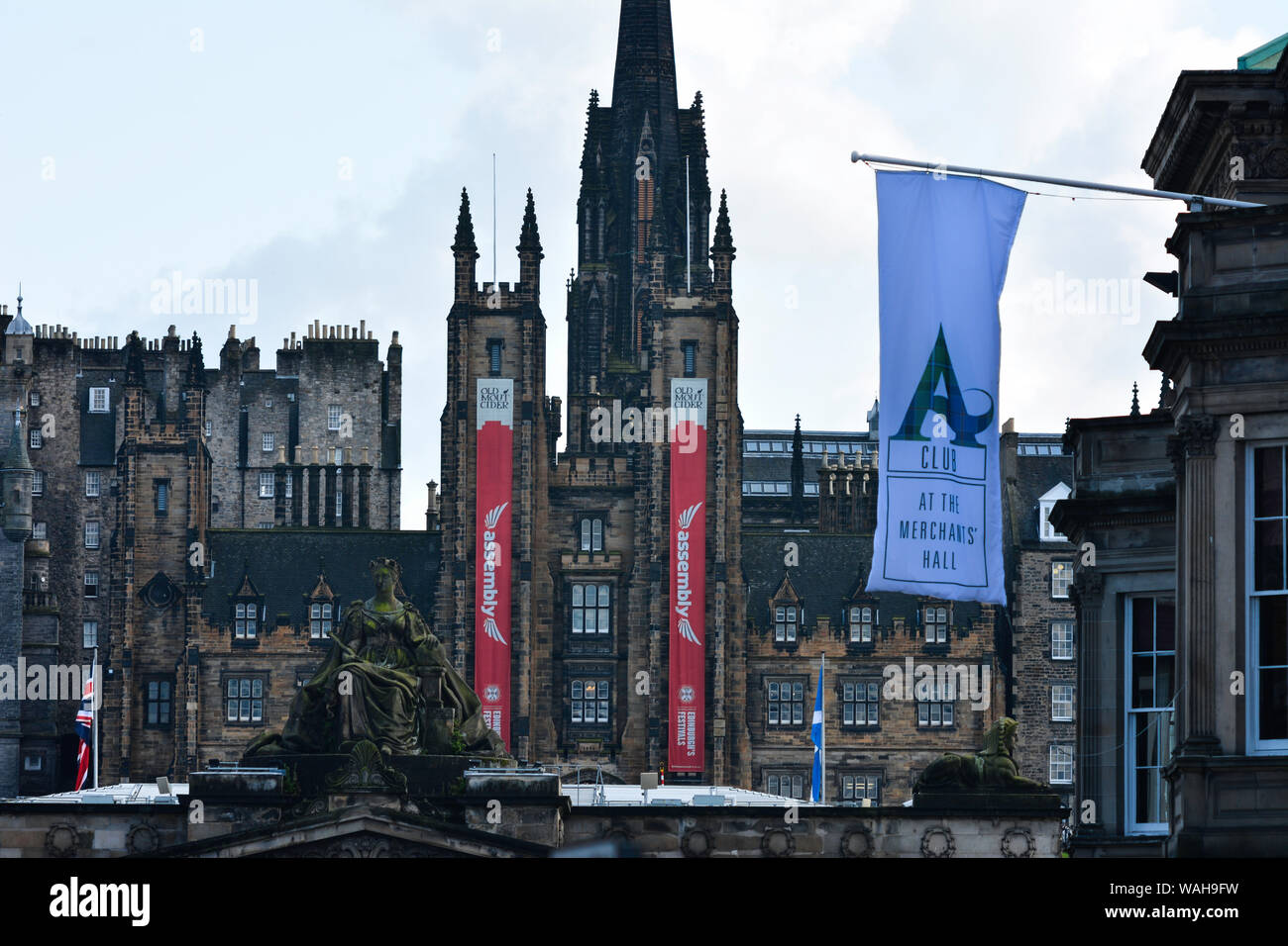 Alltag in Edinburgh, einem Ort von Interesse für die Besucher mit vielen Sehenswürdigkeiten zu entdecken und zu genießen Stockfoto