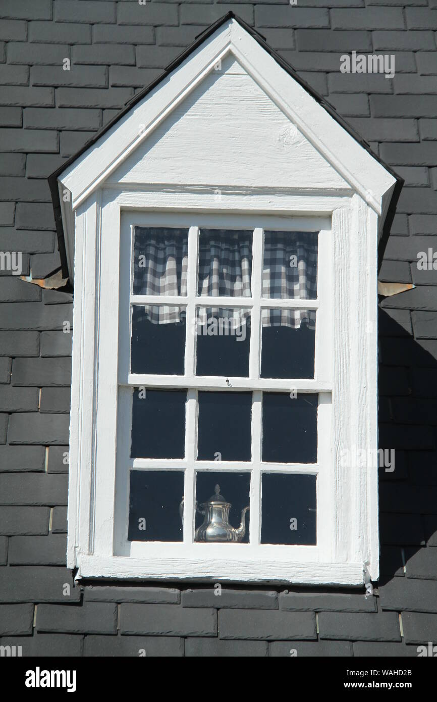 In der Nähe von Dachboden Fenster auf historische Gebäude in Yorktown, VA,  USA Stockfotografie - Alamy