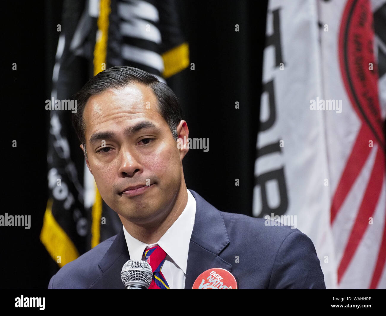 Sioux City, Iowa, USA. 20 Aug, 2019. 2020 demokratischen Präsidentschaftskandidaten Ehemalige sek. für Wohnungsbau und Stadtentwicklung JULIAN CASTRO spricht an der Frank LaMere Native American Presidential Forum 2019 im Orpheum Theater Dienstag, 12.08.20, 2019 in Sioux City, Iowa. Quelle: Jerry Mennenga/ZUMA Draht/Alamy leben Nachrichten Stockfoto