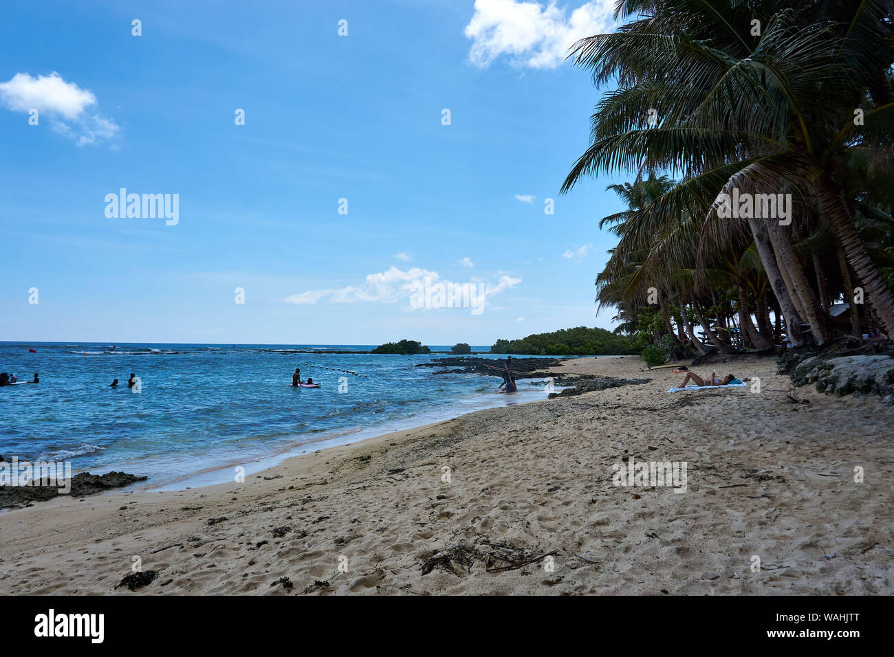 Philippinen, Siargao Island, 20. Juli 2019: Die Menschen besuchen Wolke 9, berühmte surf Sport in Philippinen Stockfoto
