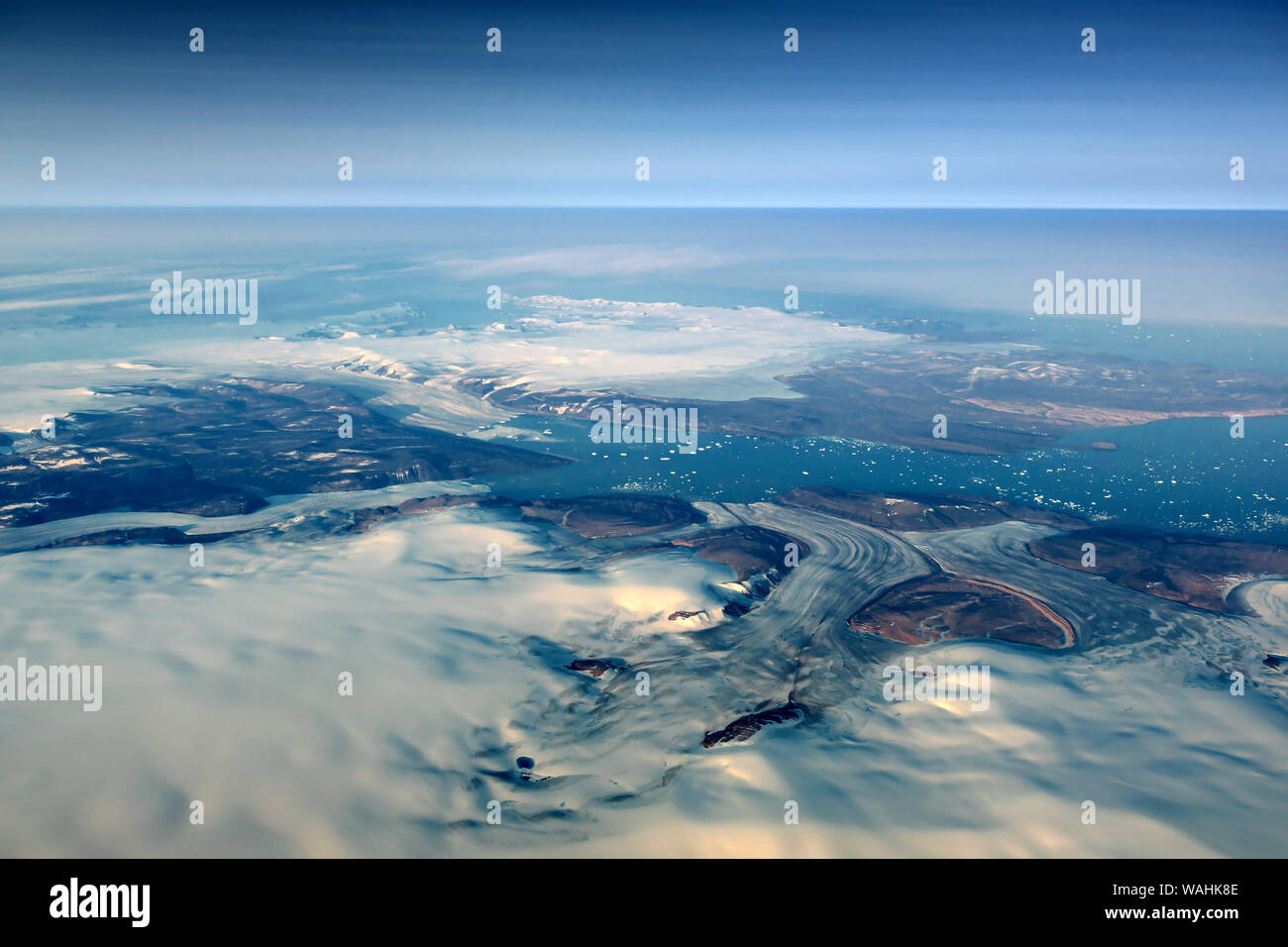 Grönland Areal Blick auf Gletscher und Treibeis während der Mitternachtssonne Stockfoto