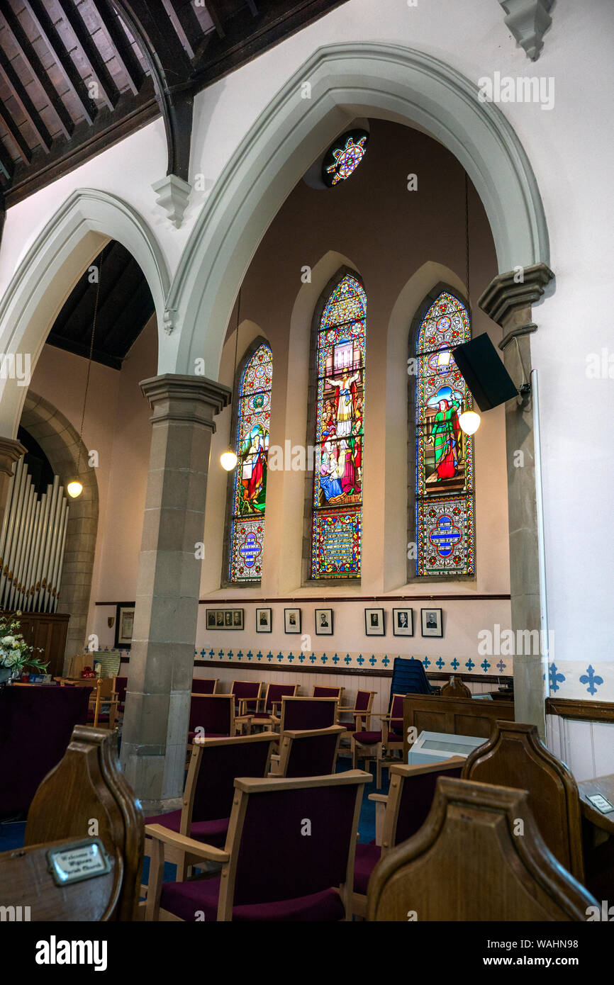 Atemberaubende Glasmalerei von James Ballantine & Söhne 1867 im Osten Querschiff in Wigtown Pfarrkirche, Wigtown, Dumfries and Galloway, Sco erstellt Stockfoto