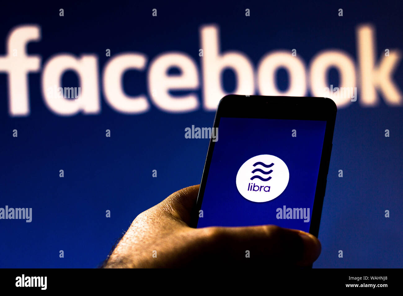 Brasilien. 20 Aug, 2019. In diesem Foto, Illustration die Facebook Waage Logo wird auf dem Smartphone angezeigt. Credit: Rafael Henrique/SOPA Images/ZUMA Draht/Alamy leben Nachrichten Stockfoto