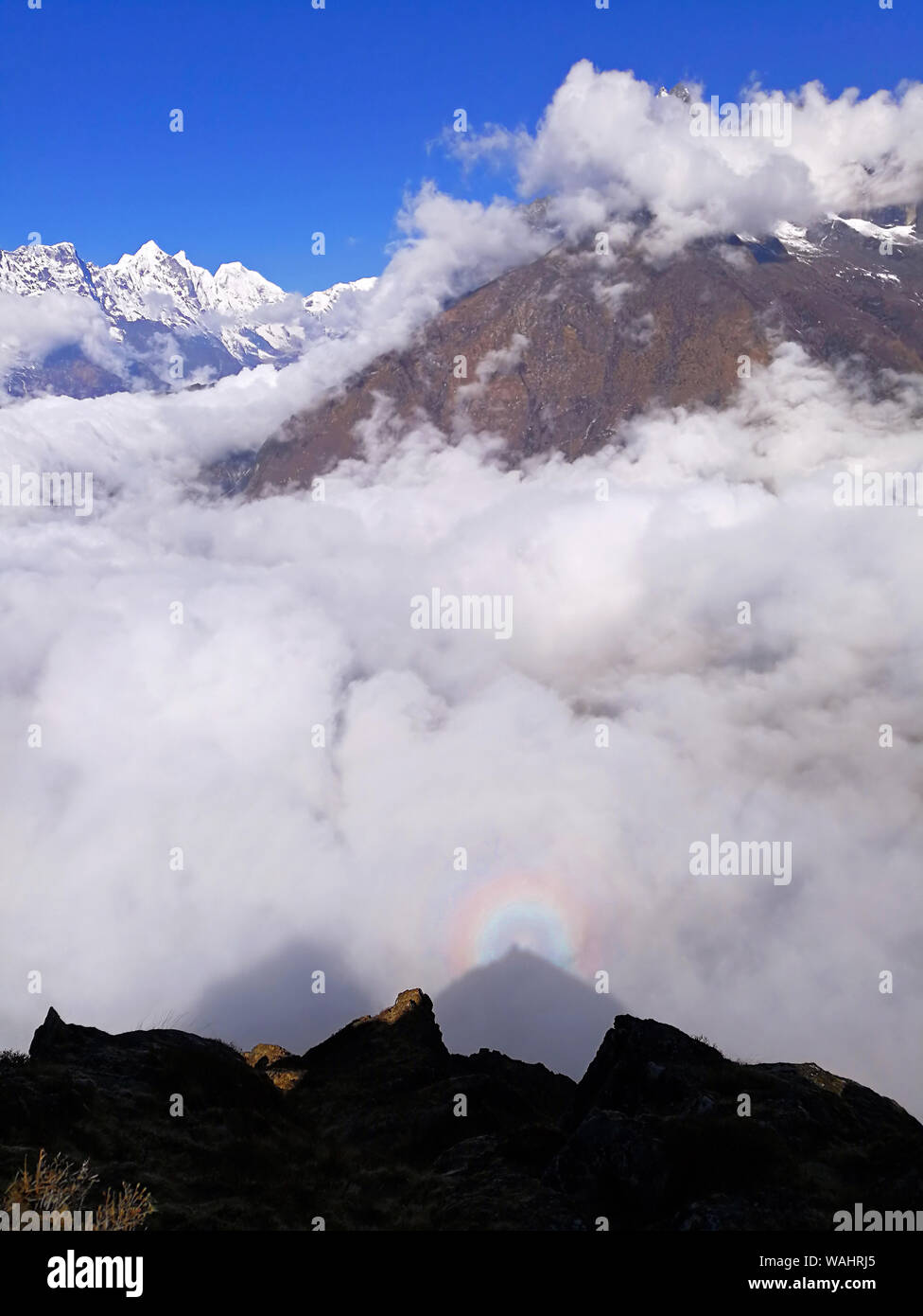 Sunrise mit Solar Halo im Himalaya Stockfoto