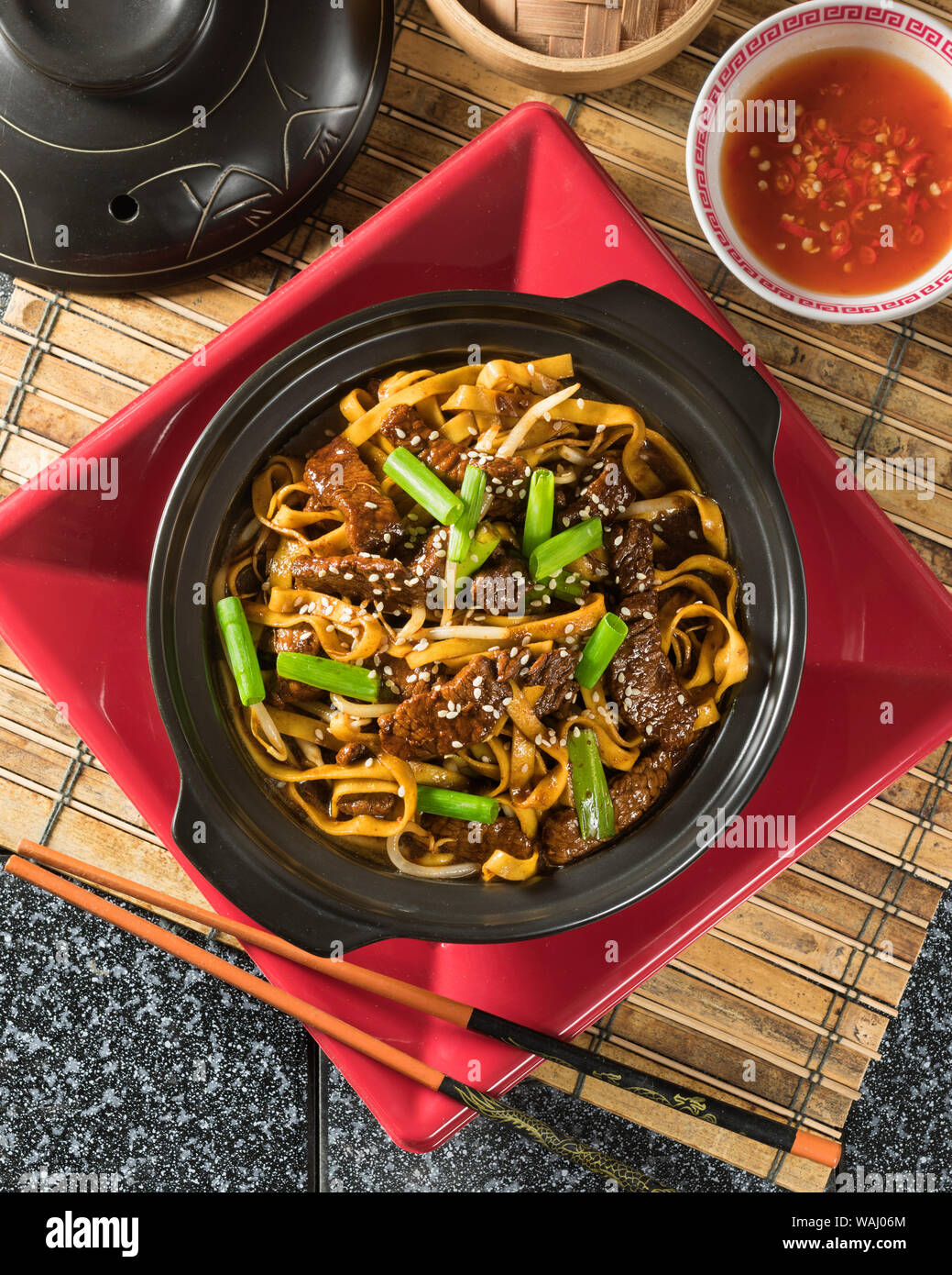 Beef chow Spaß. Kantonesische nudeln Rühren braten. Chinesisches Essen Stockfoto