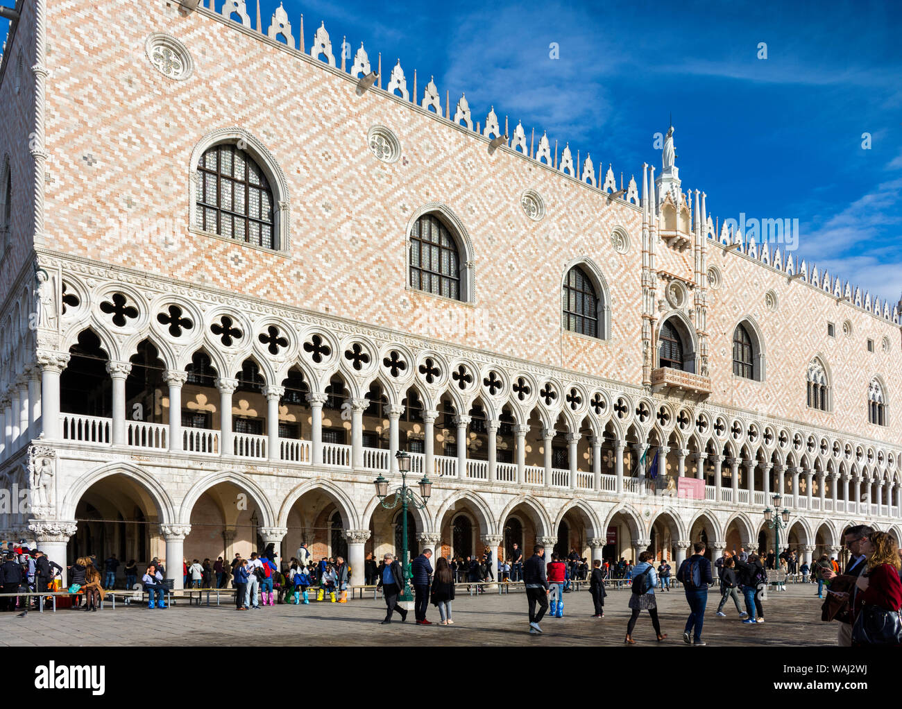 Der Dogenpalast (Palazzo Ducale) von der Riva degli Schiavoni, Venedig, Italien Stockfoto
