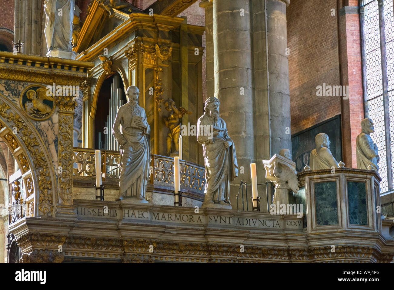 Statuen in der Kirche Santa Maria Gloriosa dei Frari, Venedig, Italien Stockfoto