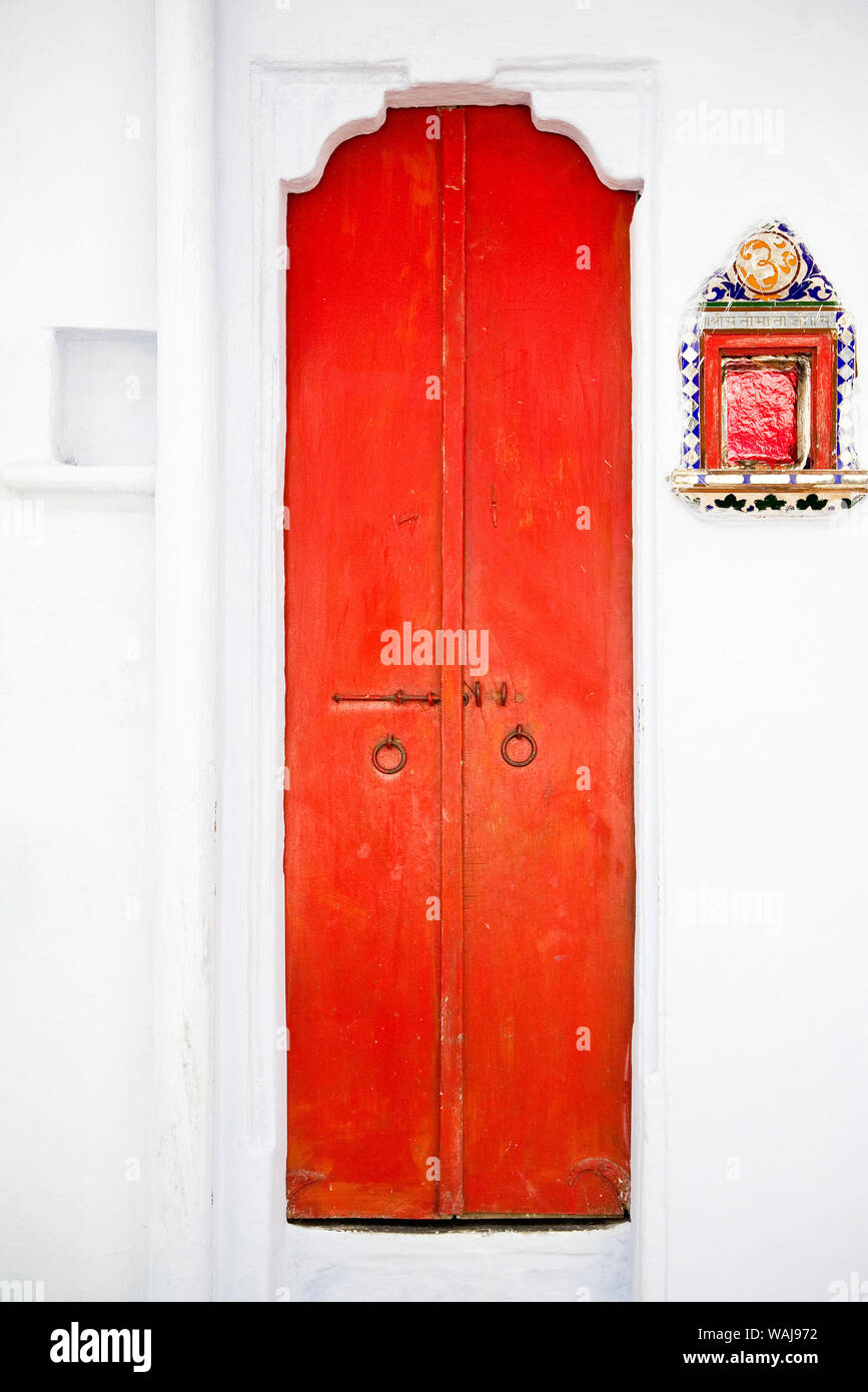 Indien, Rajasthan. Orange Haus Tür. Kredit als: Jim Nilsen/Jaynes Galerie/DanitaDelimont.com Stockfoto