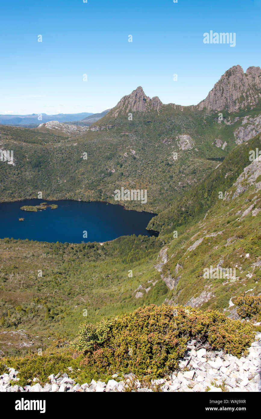 Australien, Tasmanien, Cradle Mountain-Lake St Clair National Park. Dove Lake, Cradle Mountain gesehen von Marion's übersehen auf der Overland Track Stockfoto