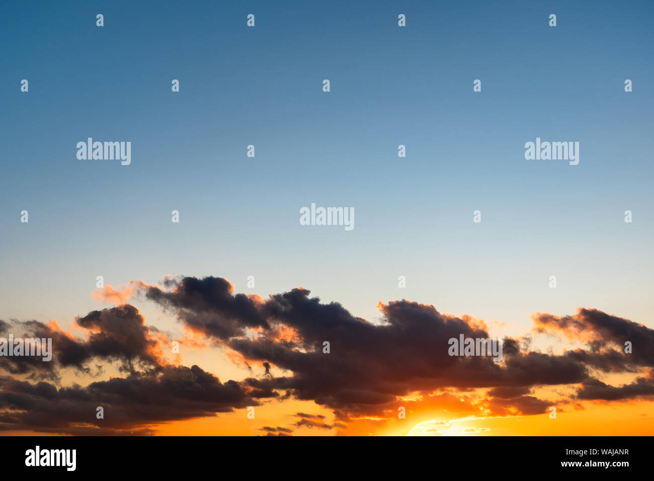 Schonen Sonnenuntergang Geeignet Fur Handy Bildschirmschoner Oder Hintergrund Bild Stockfotografie Alamy
