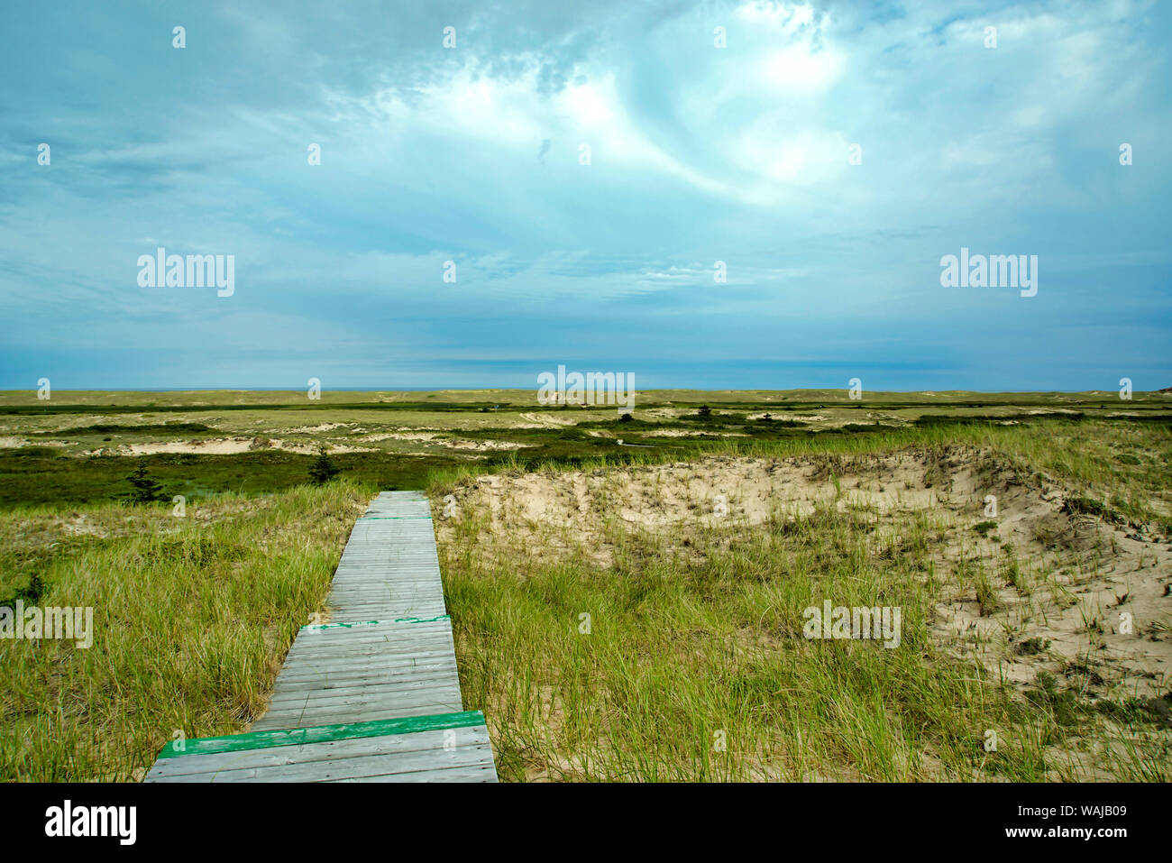 Kanada, Quebec, Iles-de-la-Madeleine. Sanddünen und Gehweg Stockfoto