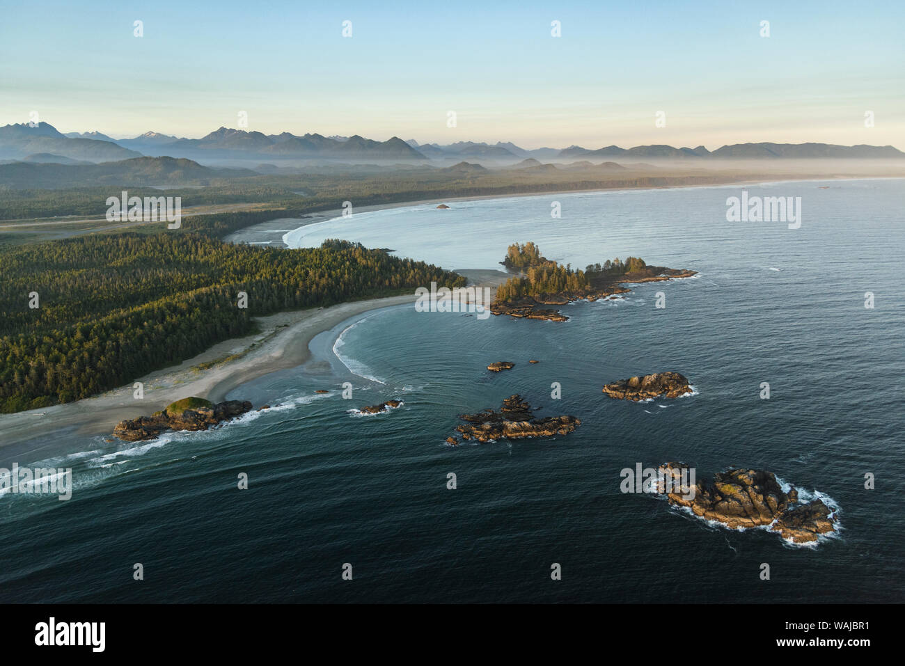 Kanada, British Columbia, Pacific Rim National Park. Luftbild des Schooner Cove. Stockfoto