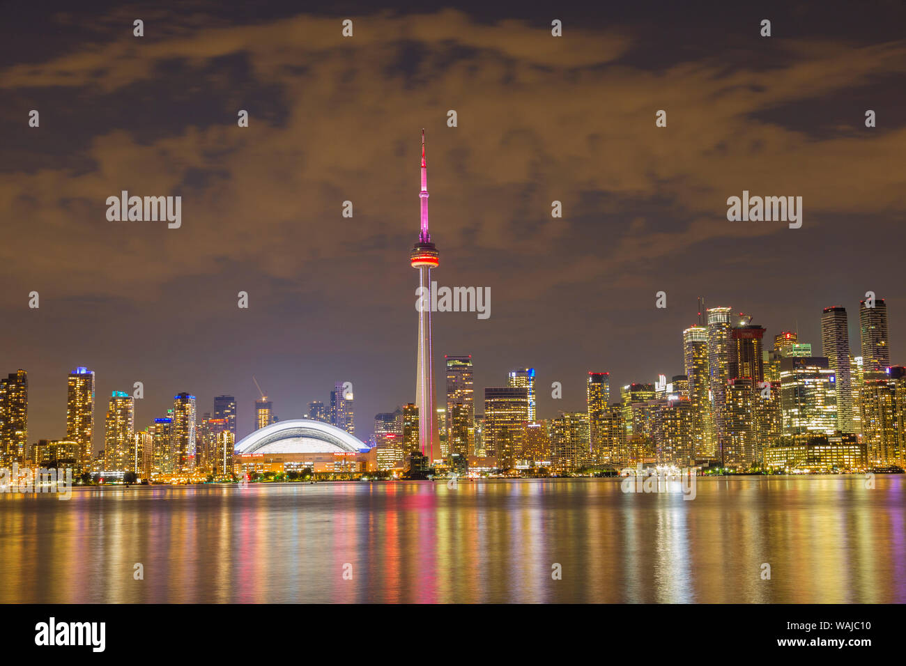 Die Skyline in der Dämmerung. Toronto, Ontario, Kanada. Stockfoto