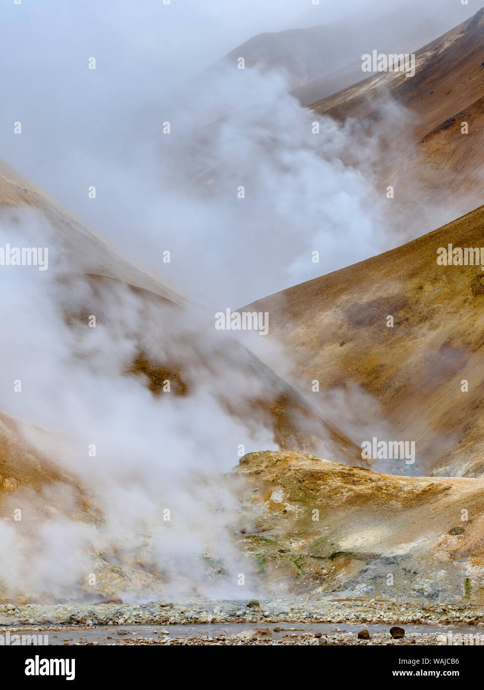 Geothermale Region Hveradalir in den Bergen von Kerlingarfjoll im Hochland von Island. Stockfoto