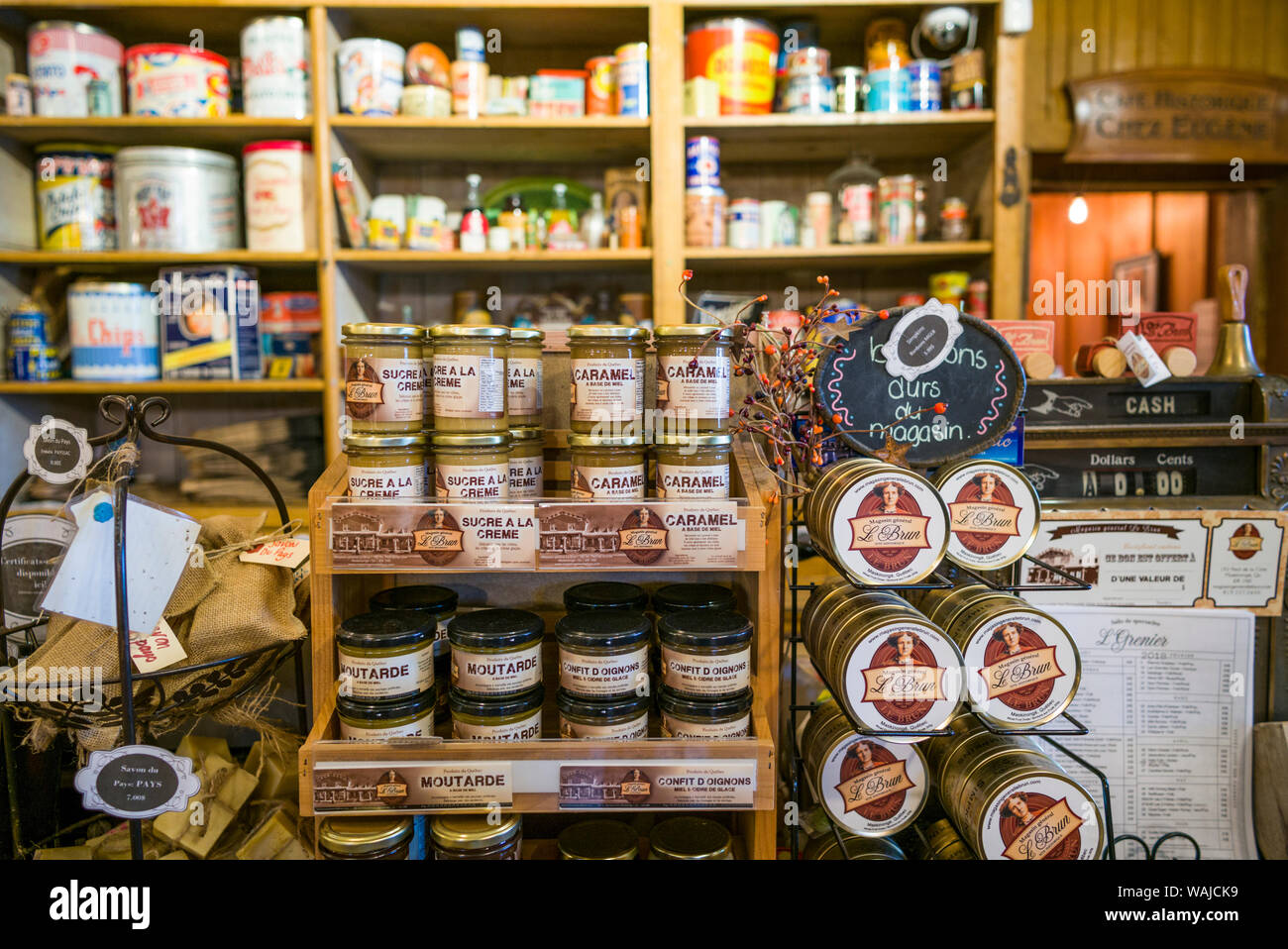 Kanada, Quebec, Maskinonge. Innenraum der Magasin Allgemeine Le Brun, antike General Store Stockfoto