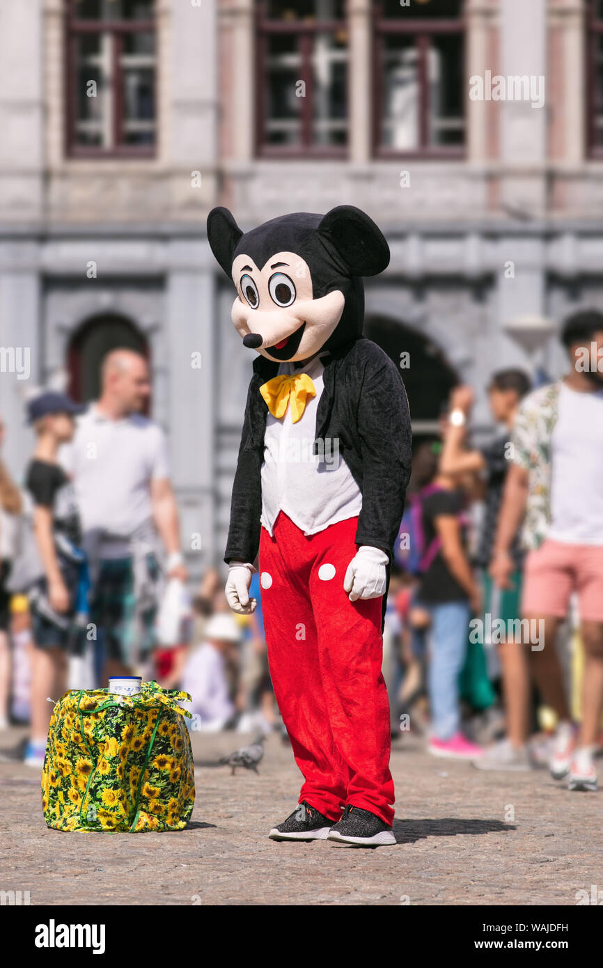 Straße - Entertainer am Damplatz. Street-Artists und Animateure können alle über Amsterdam gefunden werden, vor allem in der touristischen Saison. Stockfoto