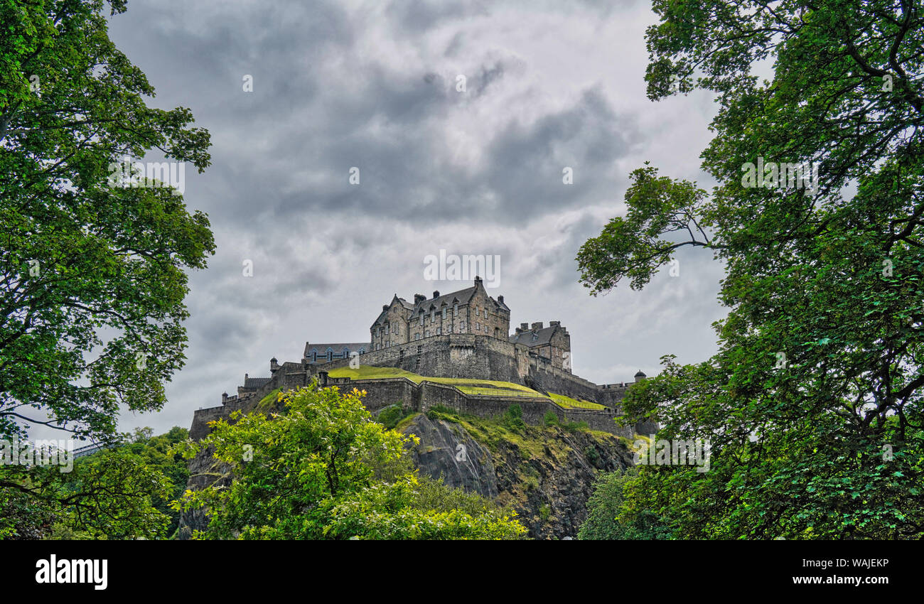 Edinburgh, Schottland, das Edinburgh Castle, wie von der Princes Street Gardens gesehen Stockfoto