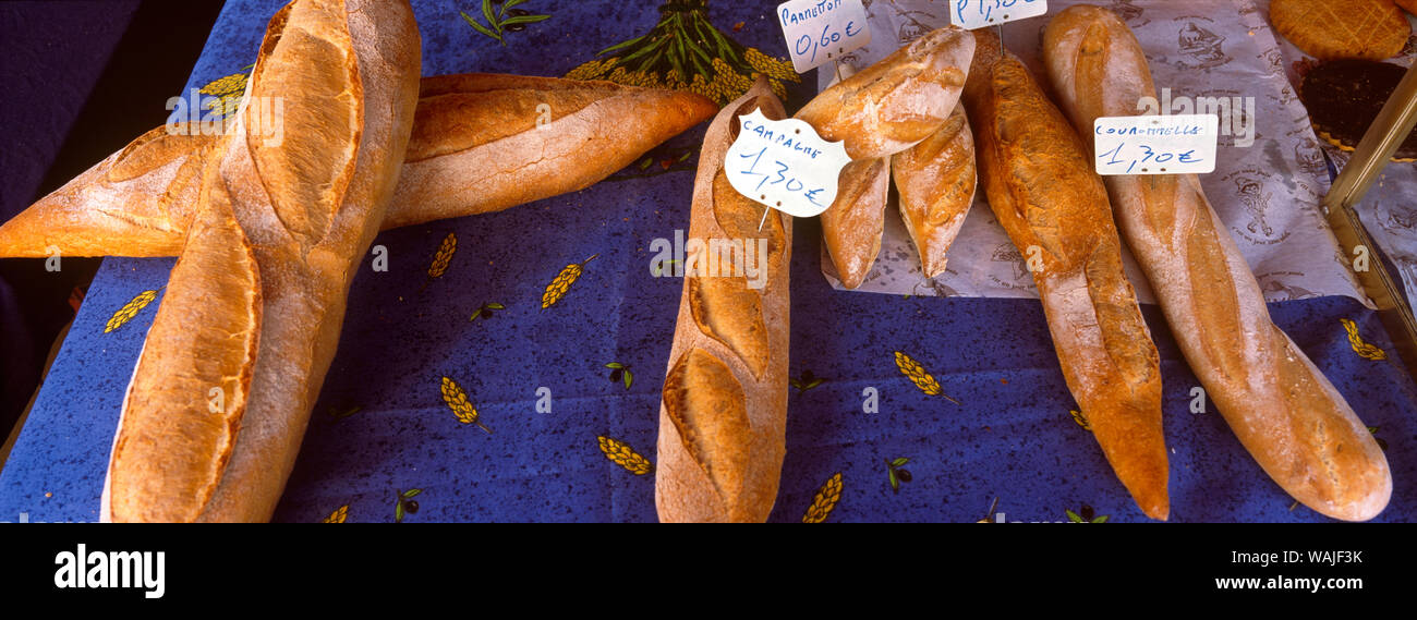 Frankreich, Provence. Brot auf dem Markt. Kredit als: Jim Nilsen/Jaynes Galerie/DanitaDelimont.com Stockfoto