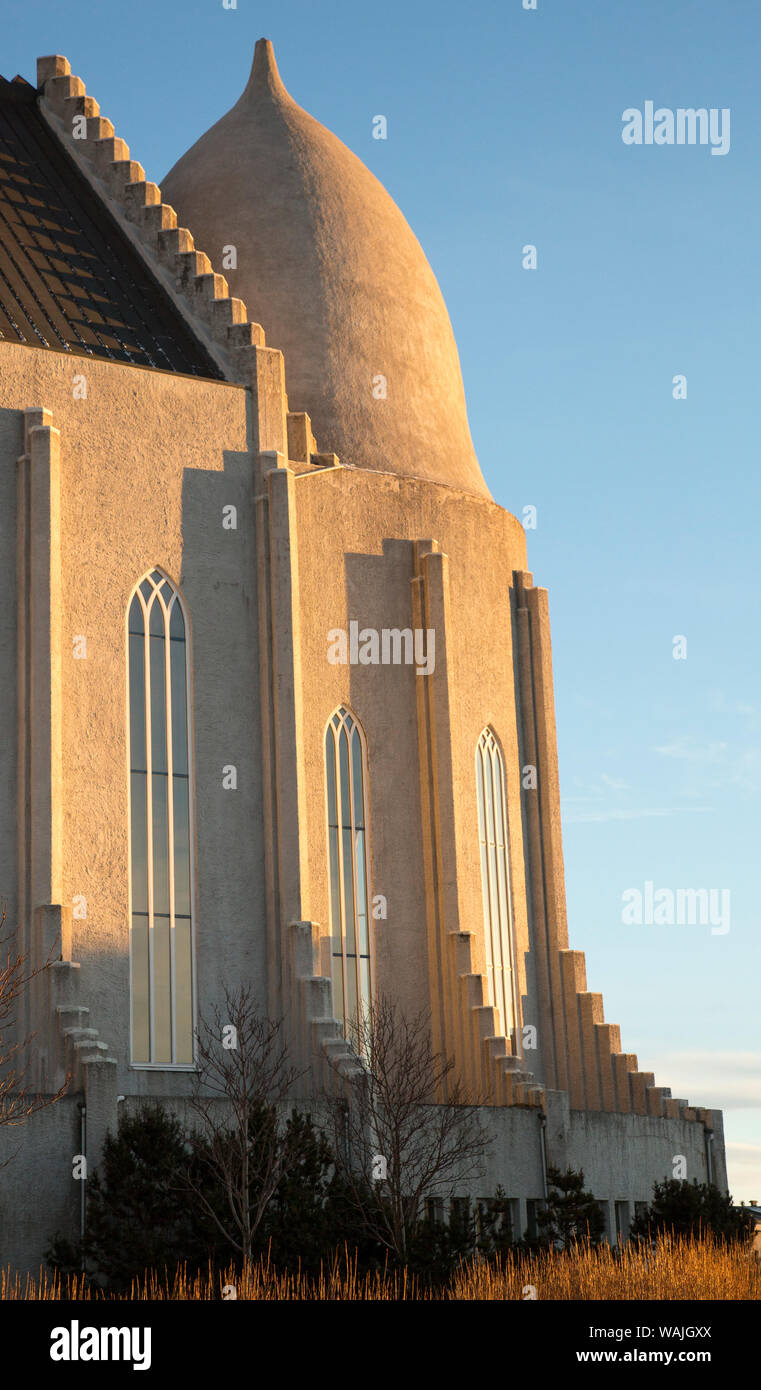 Island, Reykjavik, Kirche Hallgrimskirkja. Kirche Außenansicht bei Sonnenaufgang. Kredit als: Wendy Kaveney/Jaynes Galerie/DanitaDelimont.com Stockfoto