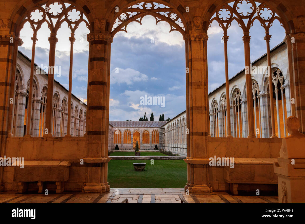 Italien, Pisa, Cathedral Square. Der Campo Santo. Stockfoto