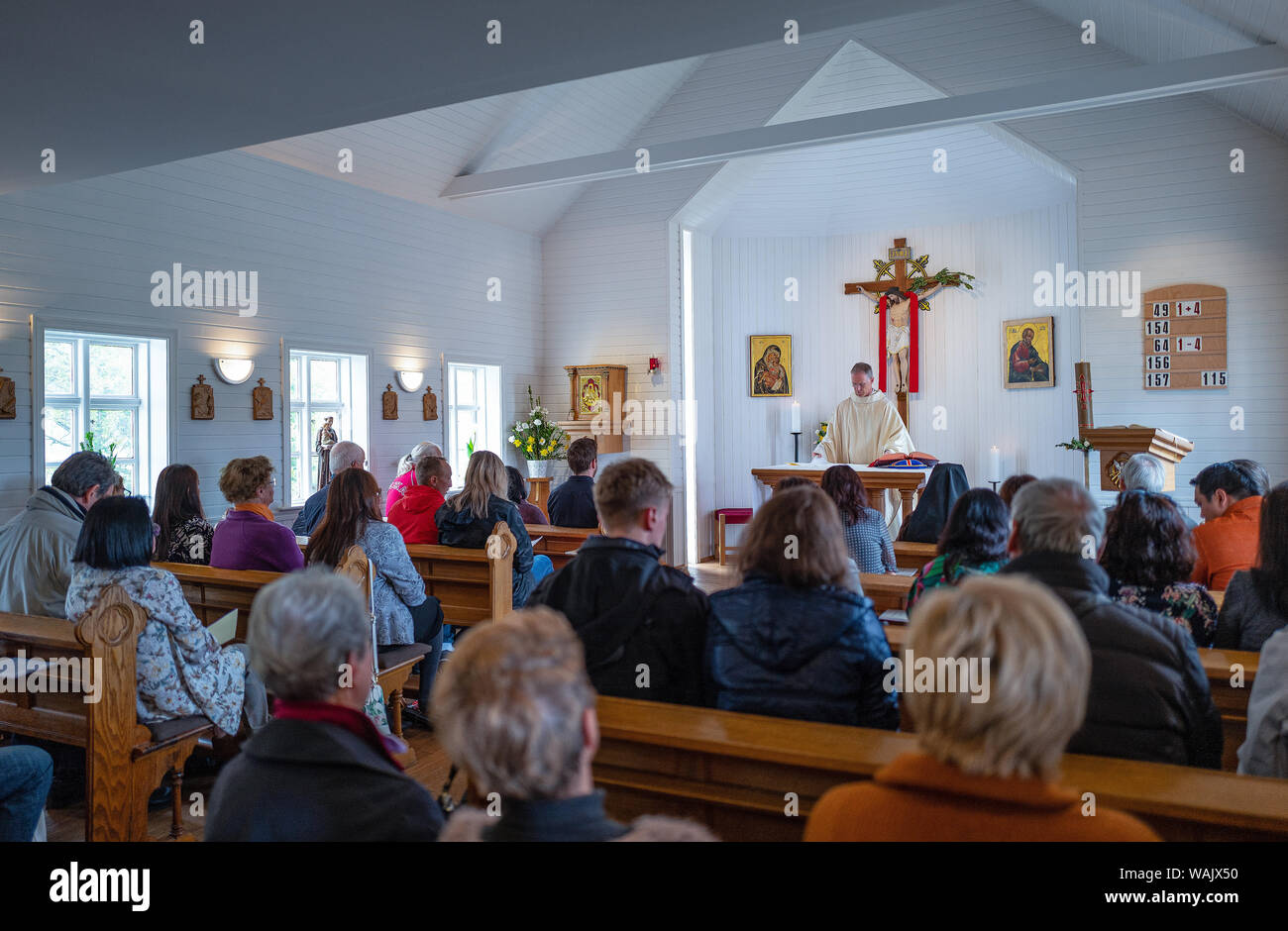 Akureyri, Island - Juni 2, 2019: ein religiöser Ritus in der Katholischen Kirche Stockfoto