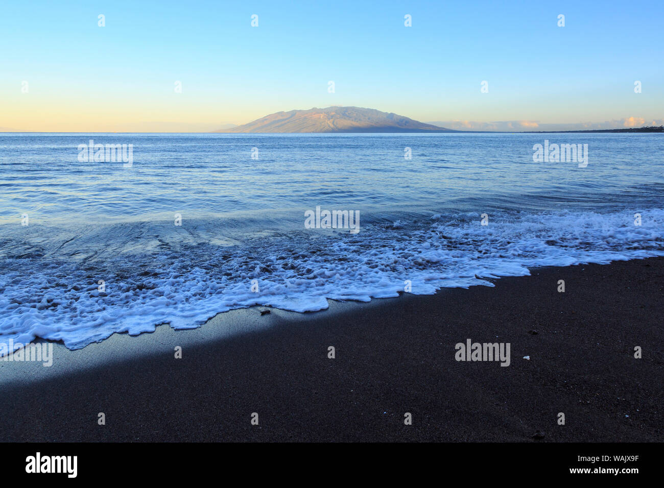 Schwarzer Sandstrand, Makena State Park, Maui, Hawaii, USA Stockfoto