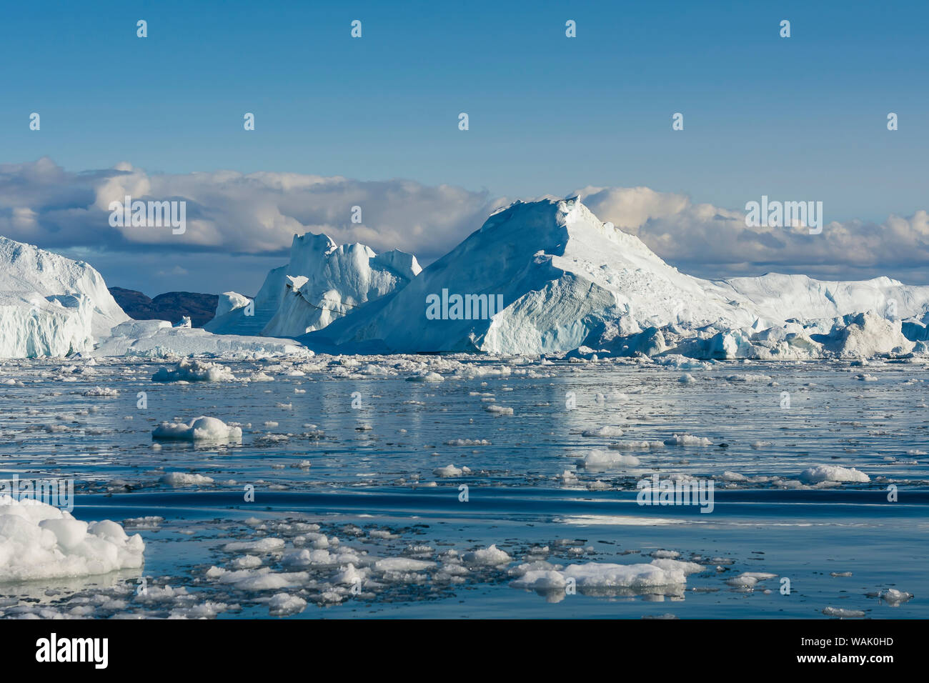 Grönland, Ilulissat. Eisberge und brash Eis im Eisfjord. Stockfoto