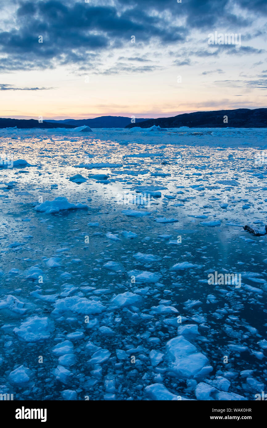 Grönland, die Diskobucht. Brash Eis bei Sonnenuntergang. Stockfoto