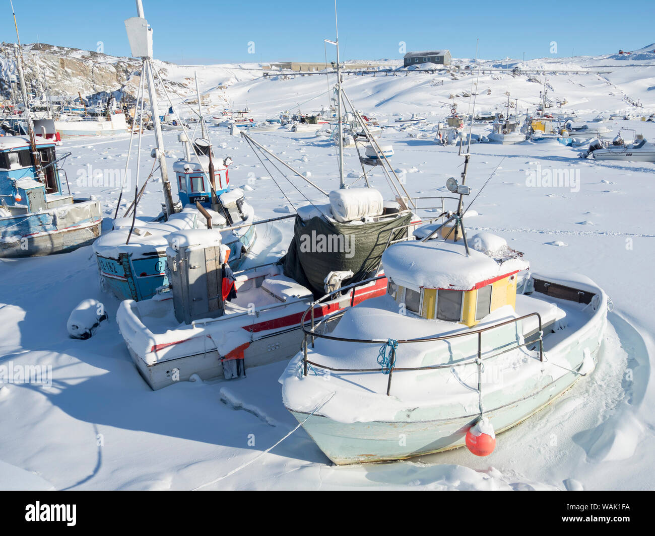 Gefrorene Hafen mit Fischerbooten. Grönland. (Redaktionelle nur verwenden) Stockfoto