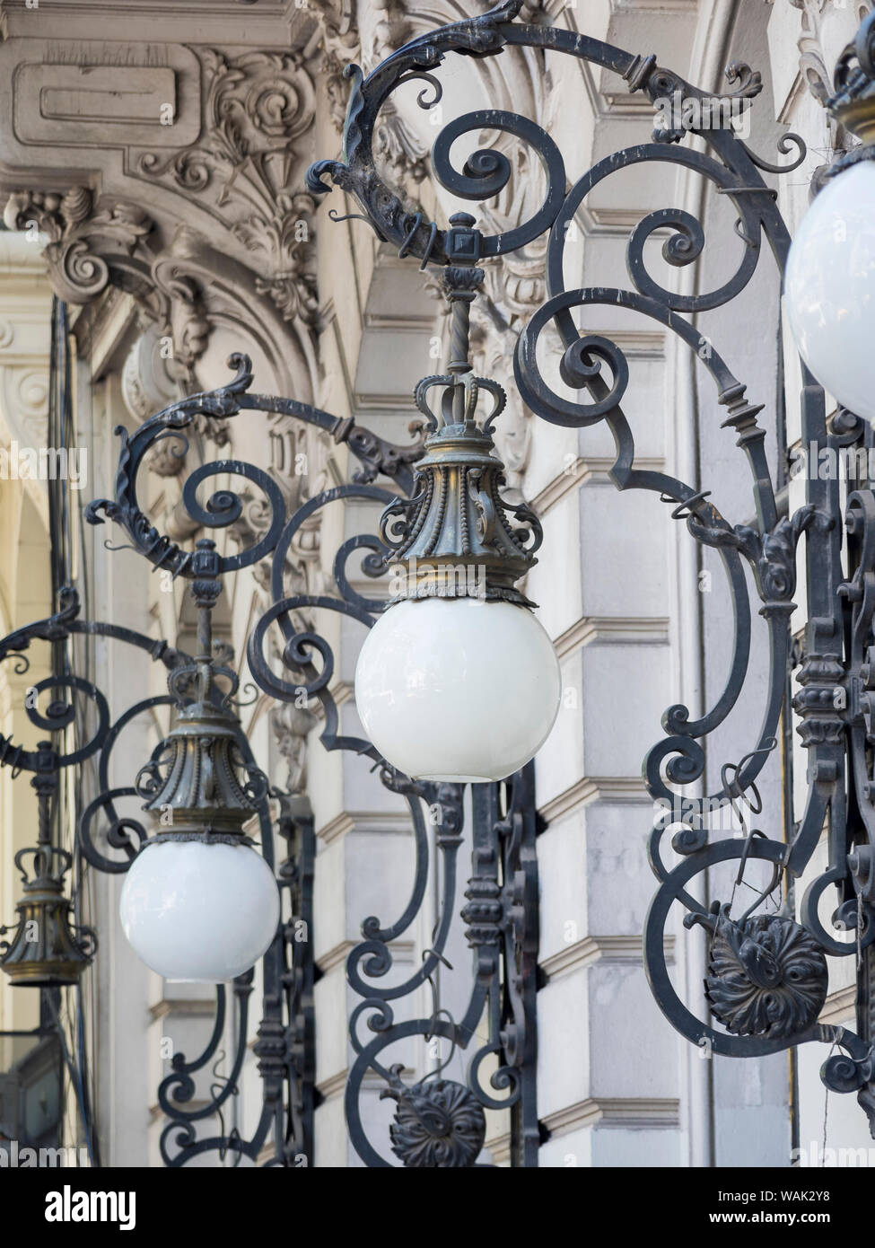 Lampen auf Diagonal Norte Street im Mikrozentrum. Buenos Aires, Argentinien. Stockfoto