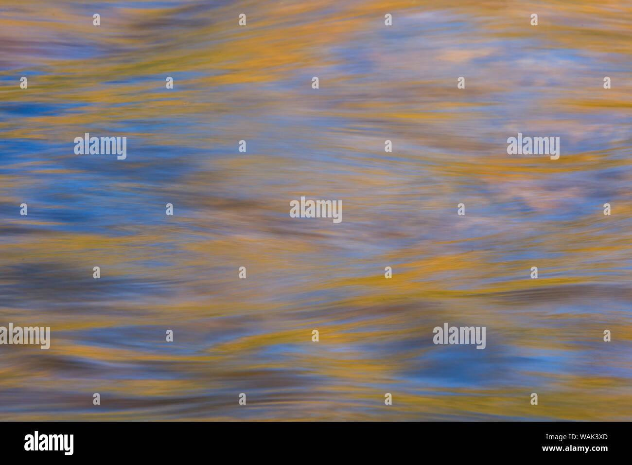 Grafik Reflexionen auf der Oberfläche, untere Deschutes River, Central Oregon, USA Stockfoto