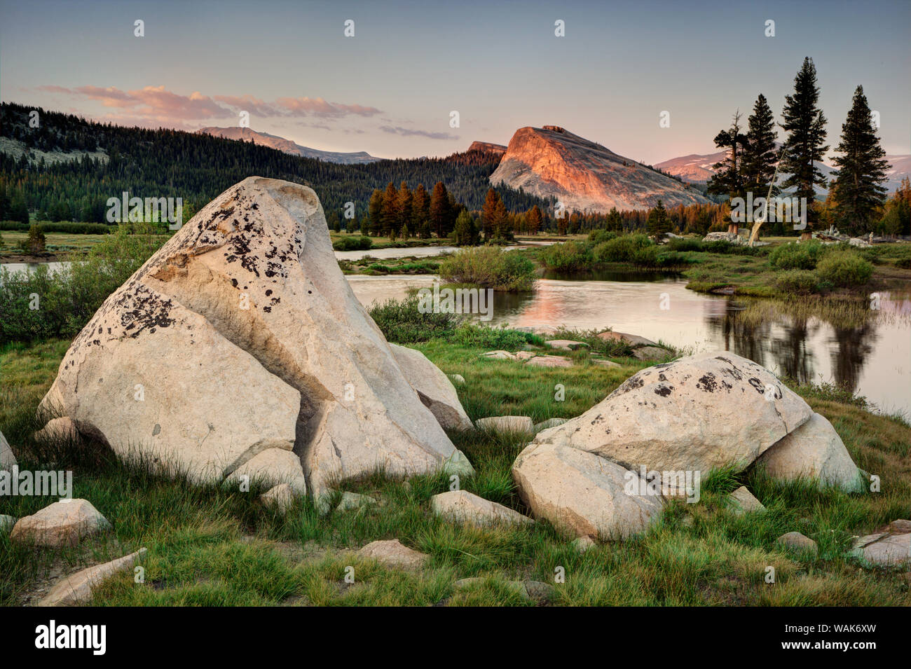 USA, Kalifornien, Yosemite National Park. Lembert Dome und Tuolumne Flusslandschaft. Kredit als: Dennis Flaherty/Jaynes Galerie/DanitaDelimont.com Stockfoto