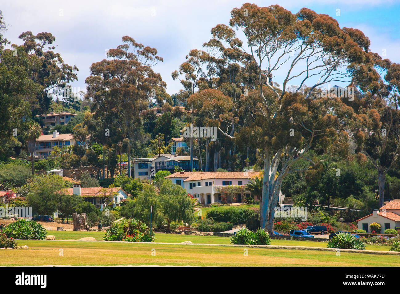 Häuser vor der Mission Santa Barbara. Stockfoto