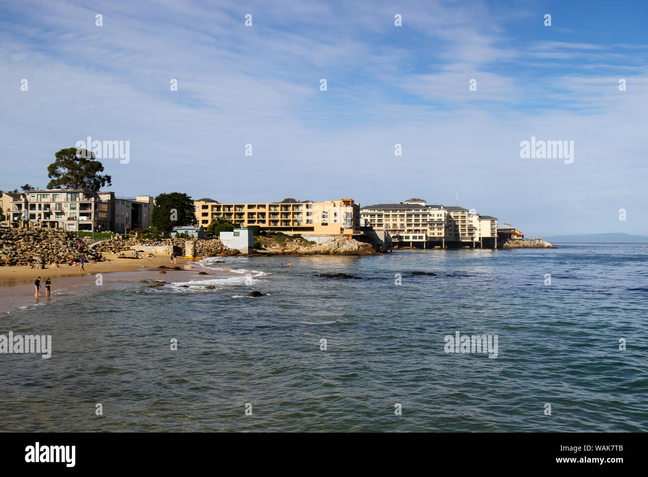 San Carlos Beach und Gebäude auf Monterey Bay, Monterey, Kalifornien, USA. Stockfoto