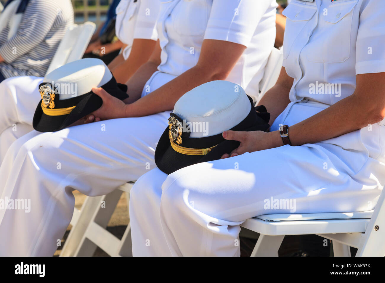Einbürgerung Zeremonie, Blick an Bord der USS Bunker Hill (CG52) guided missile Cruiser, Seafair Feier Parade der Schiffe, Flotte Woche, Elliott Bay, Seattle, Washington State, USA Stockfoto