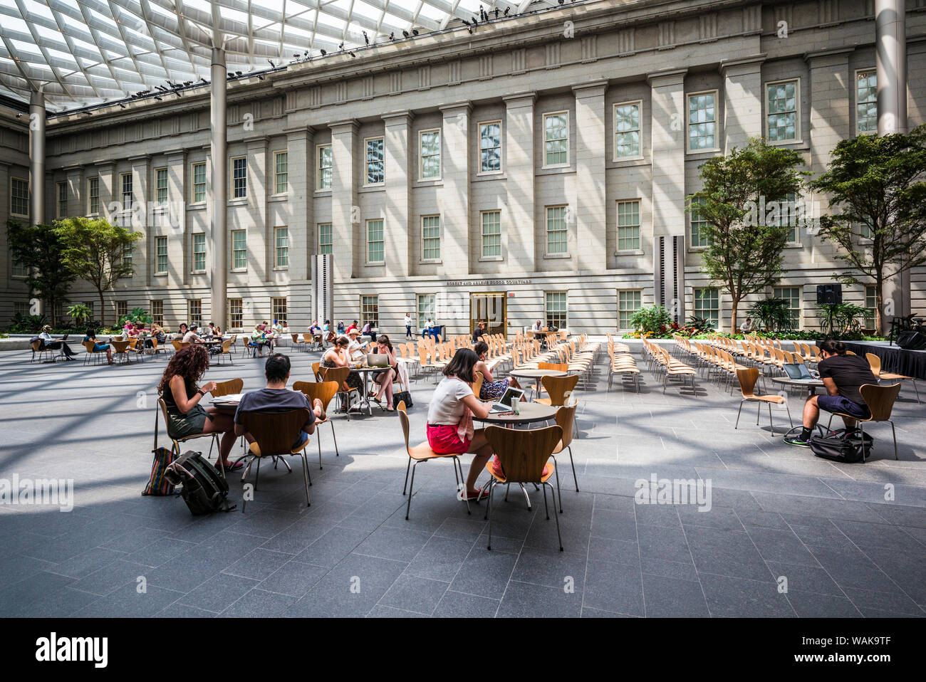 USA, Washington D.C. Reynolds Mitte für amerikanische Kunst, Hof verbinden die National Portrait Gallery und das American Art Museum (Editorial nur verwenden) Stockfoto