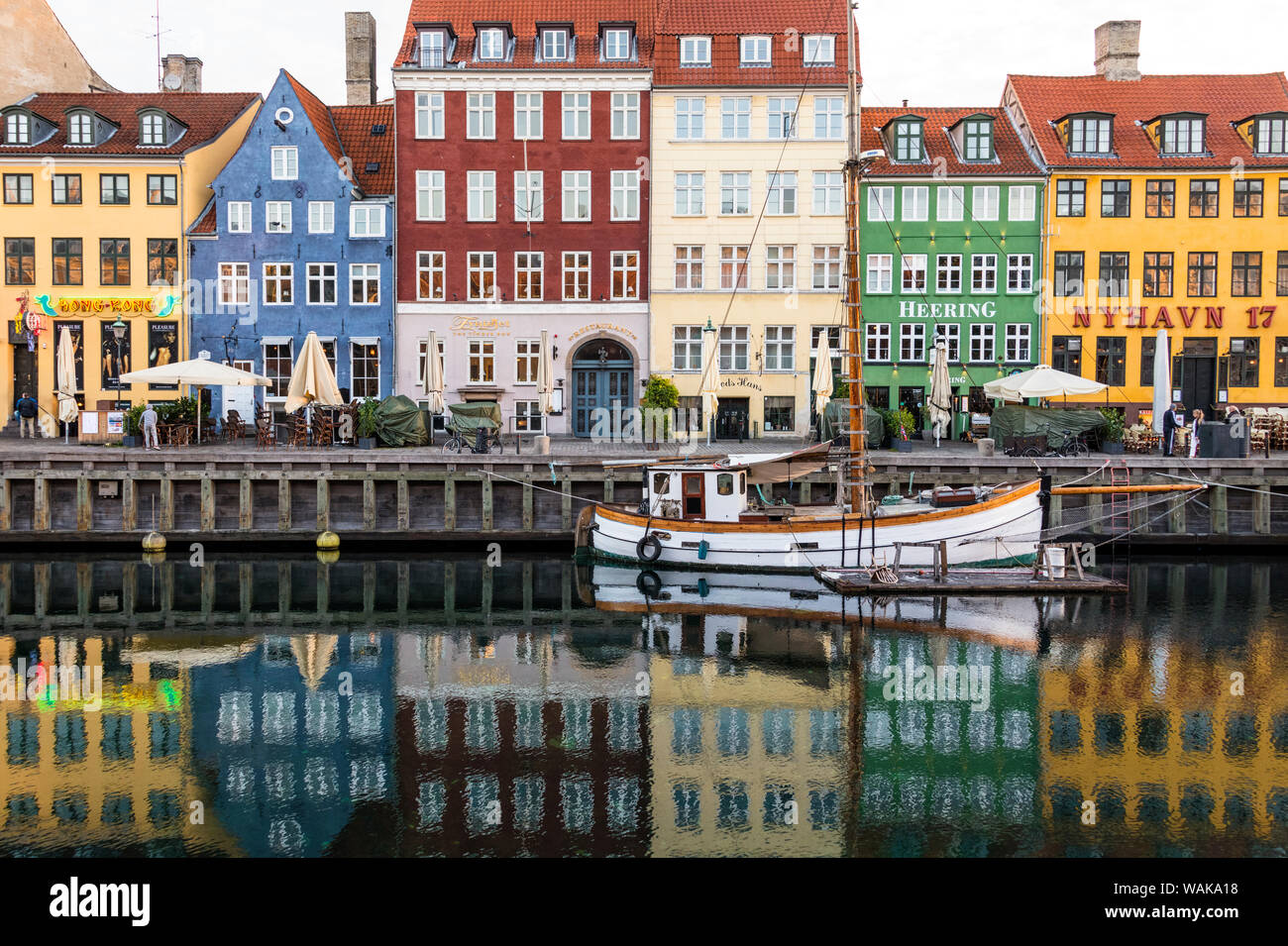 Nyhavn - direkt am Wasser-, Kanal- und Unterhaltungsviertel in Kopenhagen, Dänemark. Stockfoto