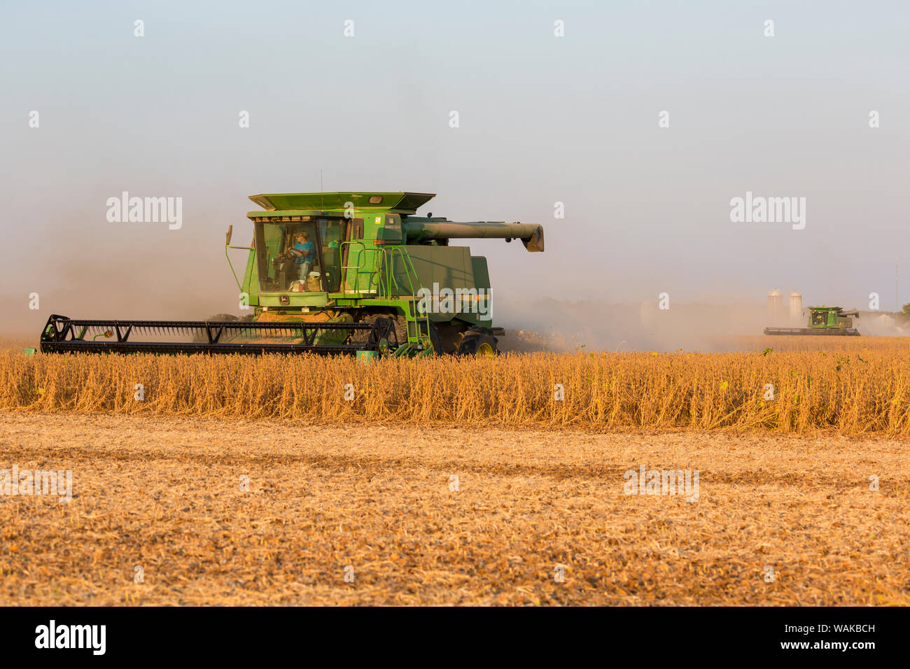 John Deere Mähdrescher für die Soja-ernte verwendet. Marion County, Illinois. Stockfoto