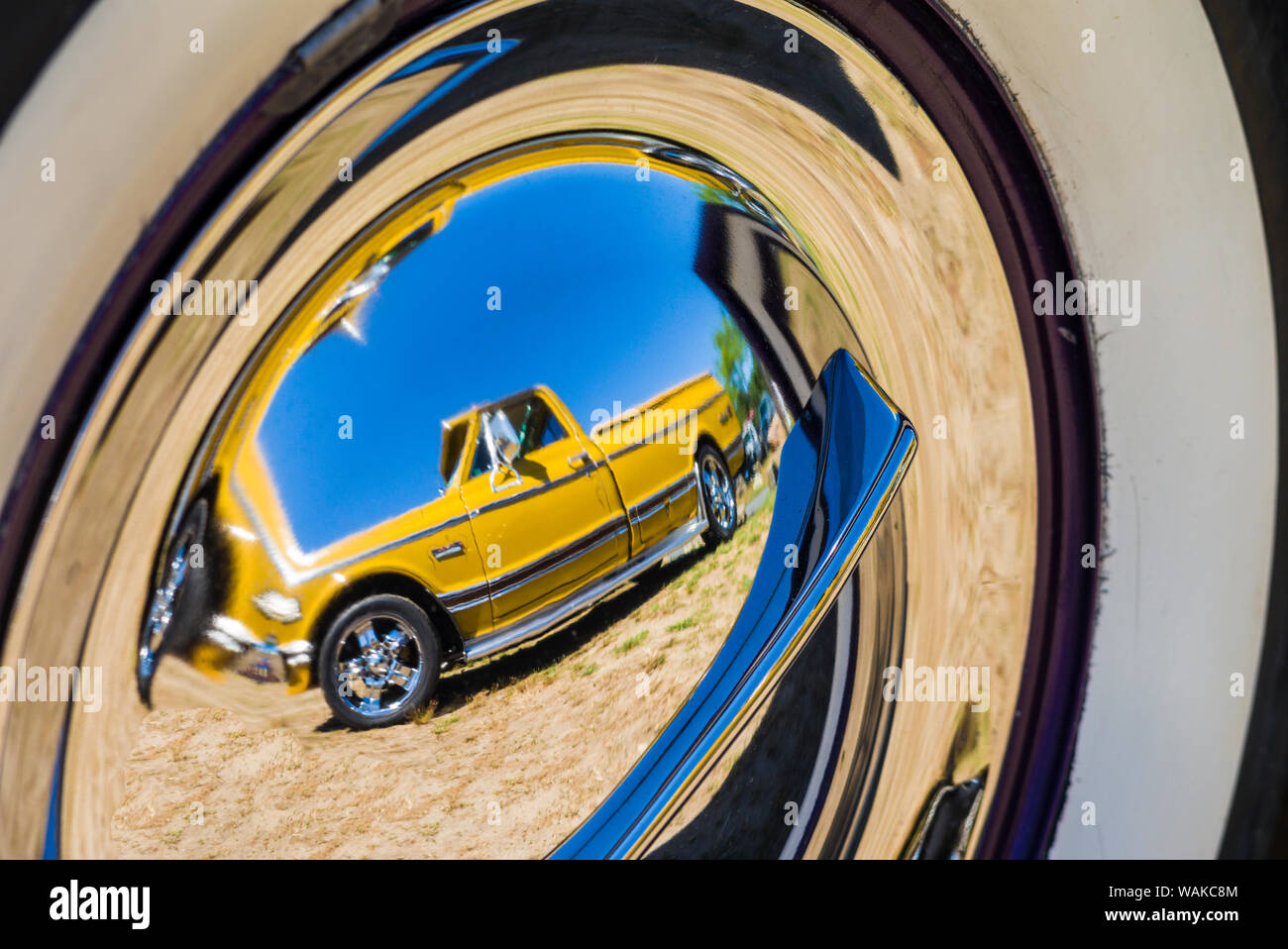 USA, Massachusetts, Cape Ann, Gloucester. Antike Pickup truck Reflexion Stockfoto