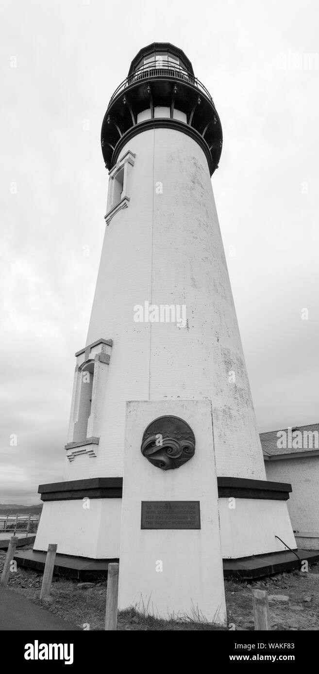 USA, Oregon, Otter Rock. Historische Yaquina Head Lighthouse Tower. Kredit als: Wendy Kaveney/Jaynes Galerie/DanitaDelimont.com Stockfoto