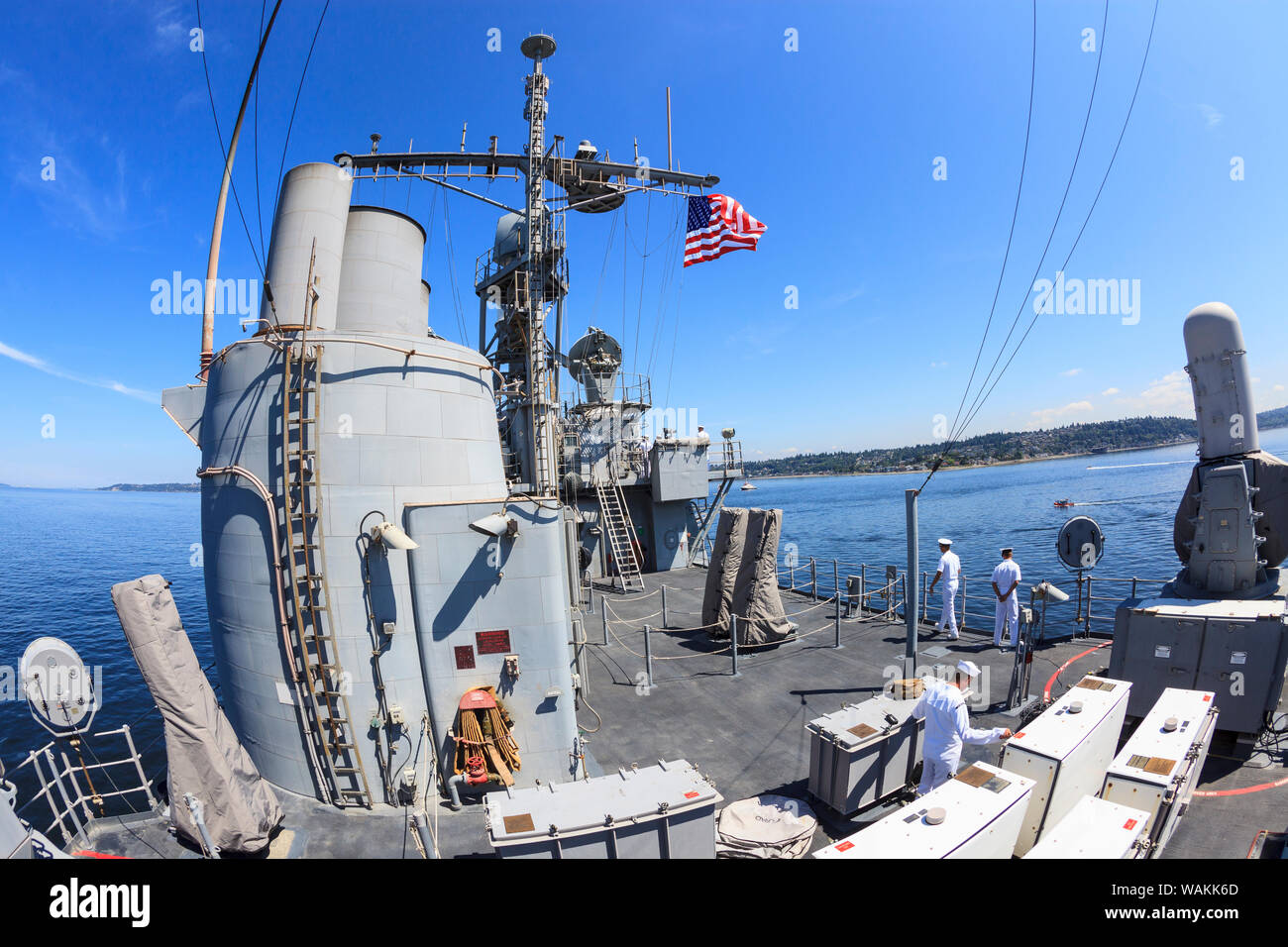 Views an Bord der USS Bunker Hill (CG52) Guided missile Cruiser, Seafair Feier. Parade der Schiffe während der Fleet Week, Elliott Bay, Seattle, Washington State, USA (Editorial nur verwenden) Stockfoto