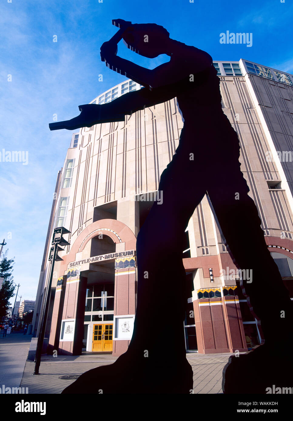 Hämmern Mann kinetische Skulptur von Jonathan Borofsky, installierte 1991 außerhalb von Seattle Art Museum, Seattle, Washington State. (Redaktionelle nur verwenden) (Redaktionelle nur verwenden) Stockfoto