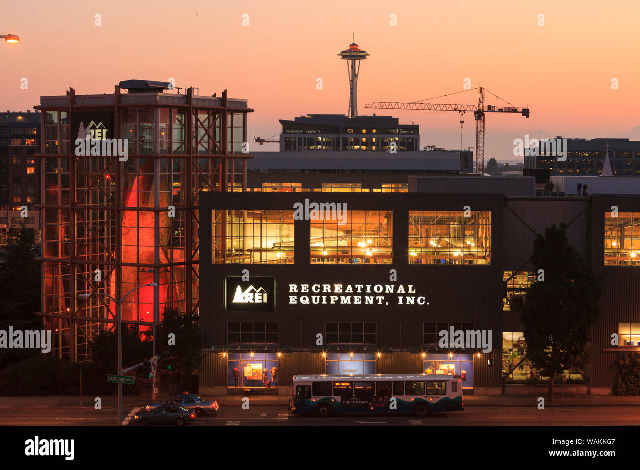 Flagship Store, Rei-Spielgeräte Inc, berühmten Outdoor Equipment Co-op gestartet in Seattle, Washington State (Redaktionelle nur verwenden) Stockfoto
