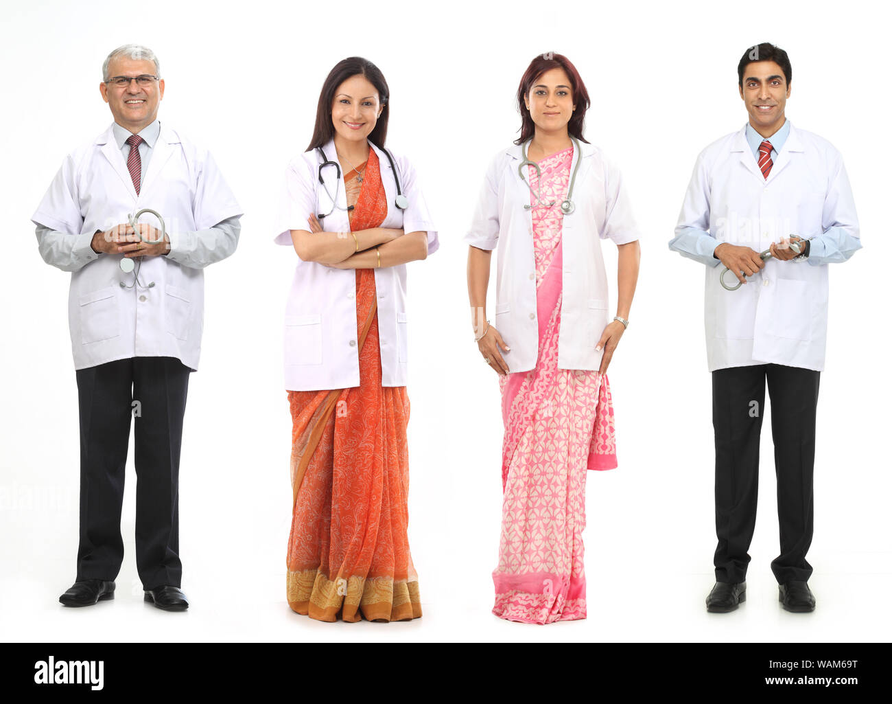 Gruppe von Ärzten, die zusammen stehen Stockfoto