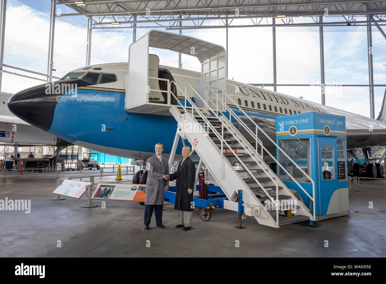 Air Force One Flugzeug Innen Inside air force one -Fotos und -Bildmaterial in hoher Auflösung – Alamy