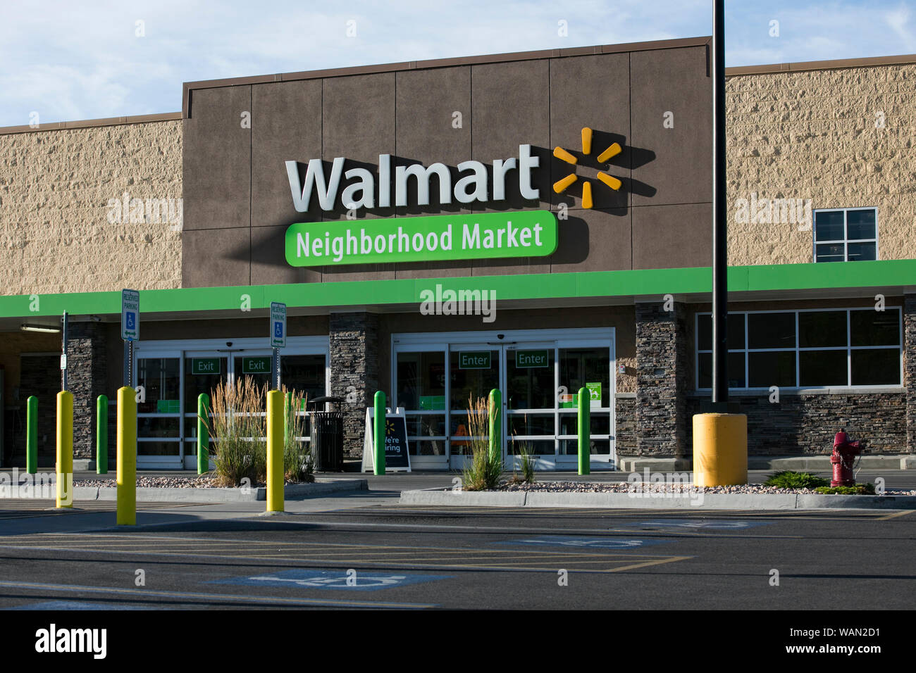Ein logo Zeichen außerhalb eines Walmart Nachbarschaft Markt Store in Pleasant Grove, Utah am 30. Juli 2019. Stockfoto