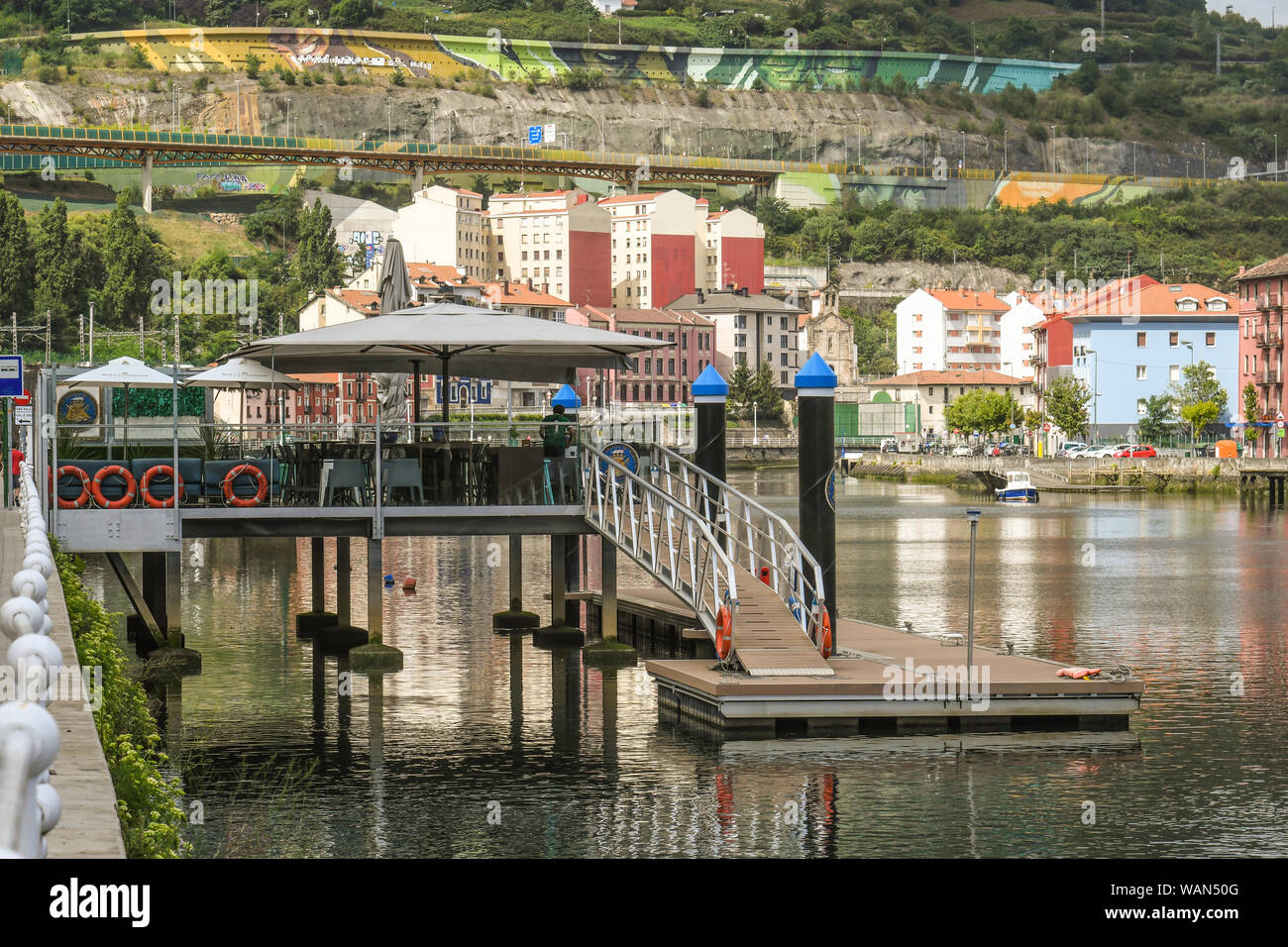 Dock in der Mündung von Bilbao, in der Olabeaga Bereich Stockfoto