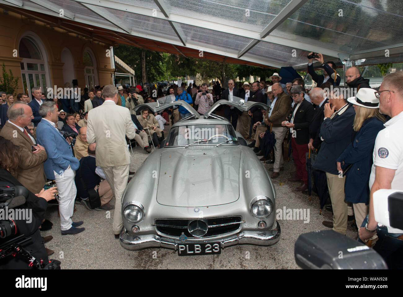 Mercedes-Benz 300 SL am Concourse d'Eleganza Villa d'Este 2019 gesehen Stockfoto